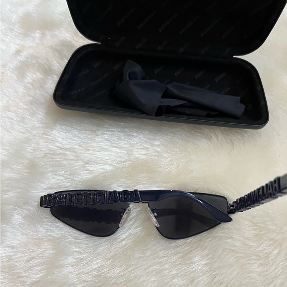 BALENCIAGA Cat-eye frame Sunglasses Navy Blue - Picture 4 of 13